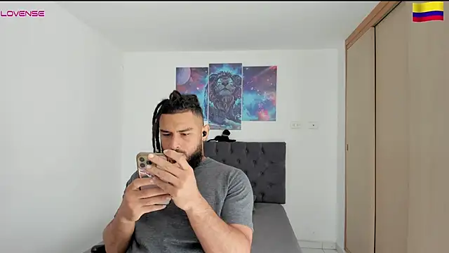 Snapshot of Louis_marley__ chatting on 12.29.24 Louis marley online show from 12.29.24