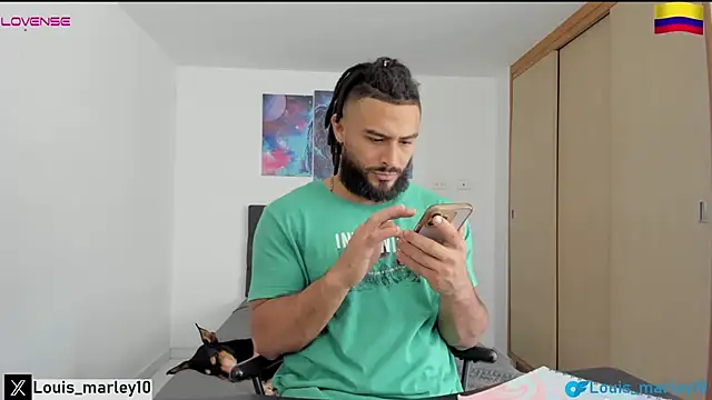 Snapshot of Louis_marley__ chatting on 01.25.25 Louis marley online show from 01.25.25