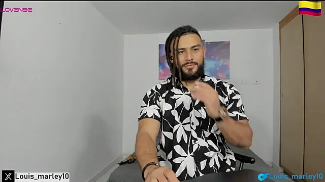 Snapshot of Louis_marley__ chatting on 01.26.25 Louis marley online show from 01.26.25