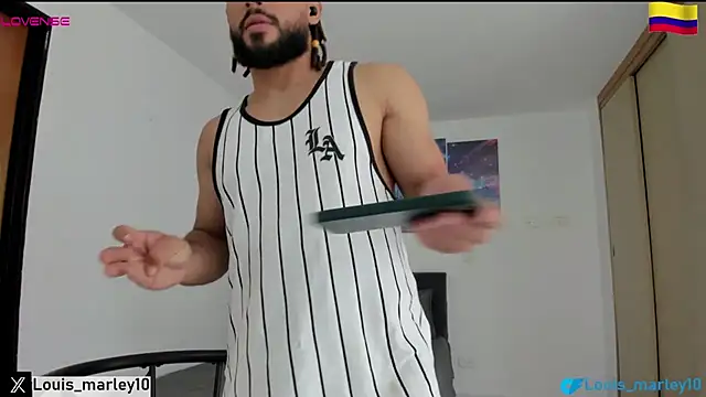 Snapshot of Louis_marley__ chatting on 03.21.25 Louis marley online show from 03.21.25