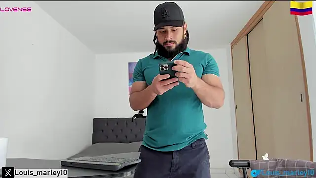 Snapshot of Louis_marley__ chatting on 11.05.25 Louis marley online show from 11.05.25