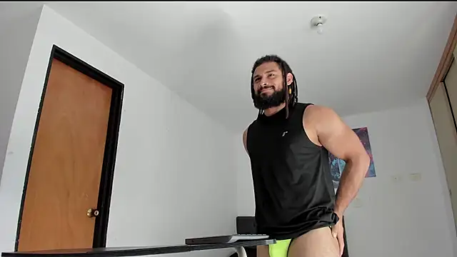 Snapshot of Louis_marley__ chatting on 11.17.25 Louis marley online show from 11.17.25