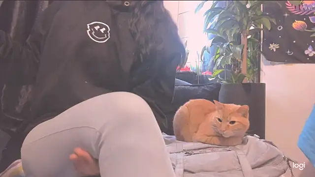 Snapshot of MYFAVOURITESTRAGER chatting on 10.21.25 MYFAVOURITESTRAGER online show from 10.21.25