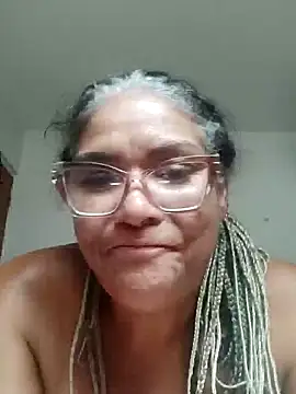 Snapshot of Delicy1 chatting on 01.04.25 Delicy1 online show from 01.04.25