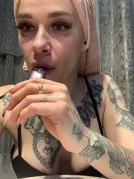 Snapshot of Queen_of_pain chatting on 02.28.25 Queen of pain online show from 02.28.25