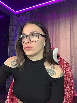 Snapshot of Queen_of_pain chatting on 09.25.25 Queen of pain online show from 09.25.25