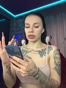 Snapshot of Queen_of_pain chatting on 10.21.25 Queen of pain online show from 10.21.25