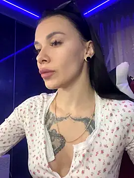 Snapshot of Queen_of_pain chatting on 10.24.25 Queen of pain online show from 10.24.25