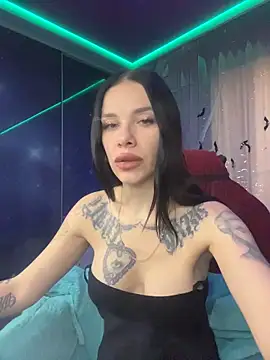 Snapshot of Queen_of_pain chatting on 10.29.25 Queen of pain online show from 10.29.25