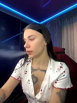 Snapshot of Queen_of_pain chatting on 11.04.25 Queen of pain online show from 11.04.25