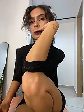 Snapshot of AnaRoxane_ chatting on 12.18.24 AnaRoxane online show from 12.18.24