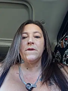 Snapshot of angelbaby1998 chatting on 10.27.25 angelbaby1998 online show from 10.27.25