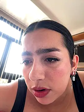 Nicollemays online show from 11.05.25