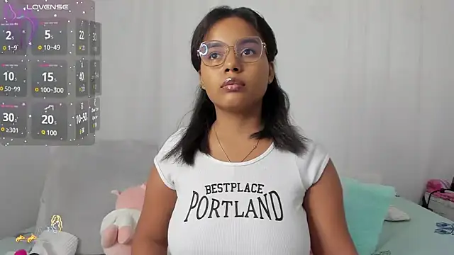 Snapshot of Aleja_DANS chatting on 02.07.25 Aleja DANS online show from 02.07.25