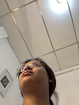 Snapshot of Aleja_DANS chatting on 03.21.25 Aleja DANS online show from 03.21.25