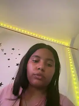 Snapshot of Aleja_DANS chatting on 10.05.25 Aleja DANS online show from 10.05.25