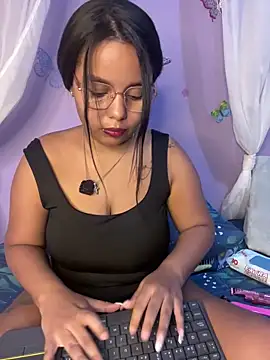 Snapshot of Aleja_DANS chatting on 05.10.26 Aleja DANS online show from 05.10.26