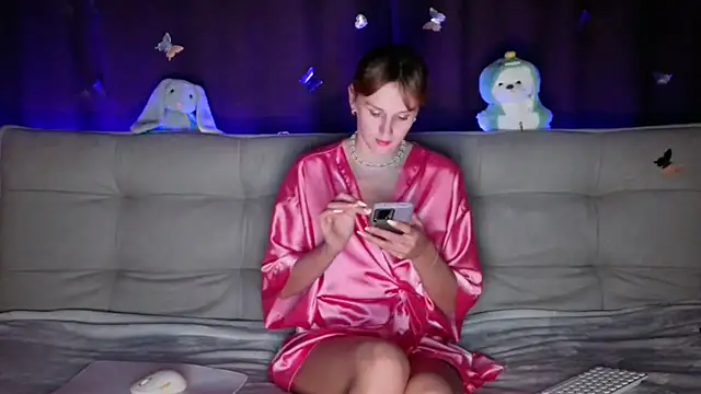 Snapshot of intolerable_girl chatting on 11.13.25 intolerable girl online show from 11.13.25