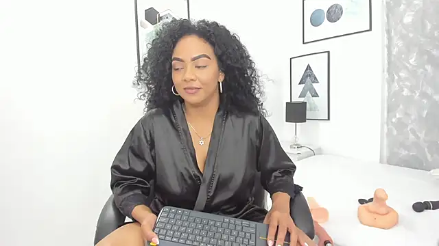 Tanisha  campbell online show from 12.20.24