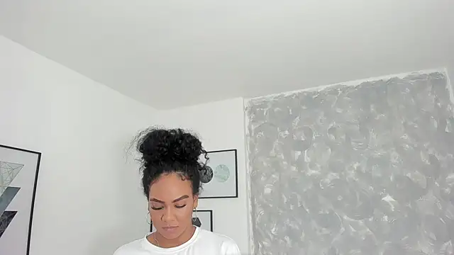 Tanisha  campbell online show from 02.06.25