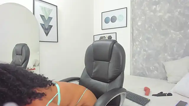 Tanisha  campbell online show from 02.07.25