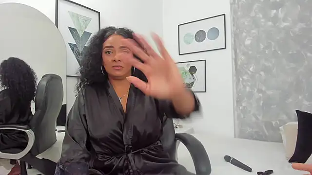 Tanisha  campbell online show from 03.04.25