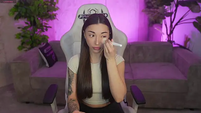 Jasmine Flow online show from 04.12.26