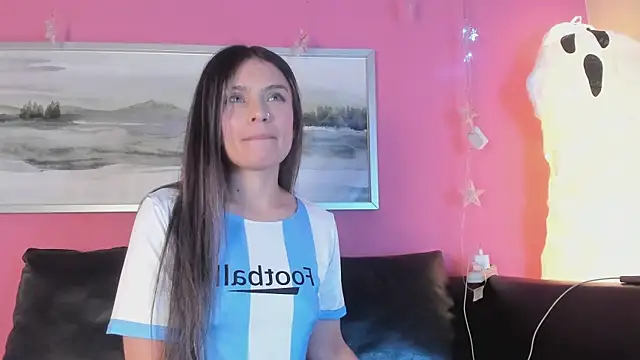 Tiffanysurez  online show from 10.03.25