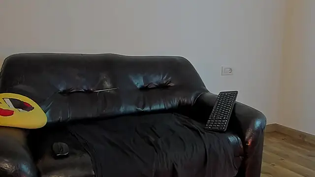 Snapshot of KingMalcom chatting on 10.10.25 KingMalcom online show from 10.10.25