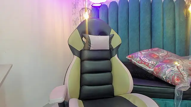 nalalye cruzz  online show from 03.18.26