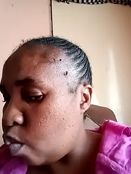 Snapshot of ZOQULUx chatting on 10.04.25 ZOQULUx online show from 10.04.25