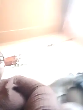 Snapshot of ZOQULUx chatting on 10.13.25 ZOQULUx online show from 10.13.25