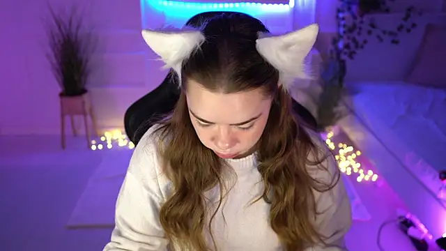 Snapshot of VixenMia chatting on 01.19.25 VixenMia online show from 01.19.25