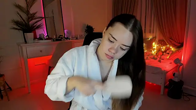 Snapshot of VixenMia chatting on 02.17.25 VixenMia online show from 02.17.25