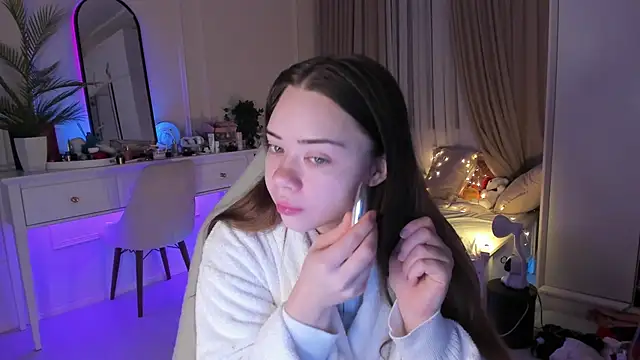 Snapshot of VixenMia chatting on 02.28.25 VixenMia online show from 02.28.25