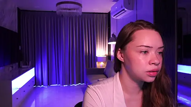 Snapshot of VixenMia chatting on 10.01.25 VixenMia online show from 10.01.25