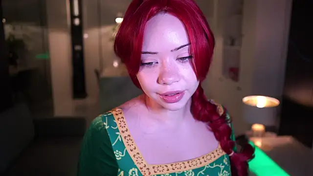 Snapshot of VixenMia chatting on 10.12.25 VixenMia online show from 10.12.25