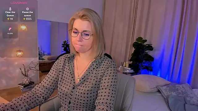 Annie Light online show from 03.28.26