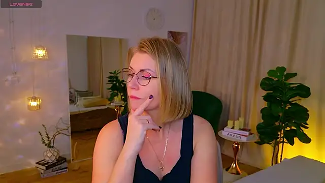Annie Light online show from 05.18.26