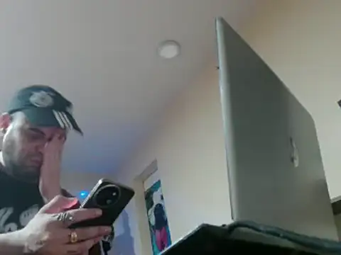 Snapshot of alphaswitchard chatting on 12.20.24 alphaswitchard online show from 12.20.24