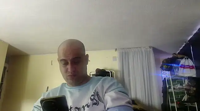 Snapshot of alphaswitchard chatting on 03.21.25 alphaswitchard online show from 03.21.25