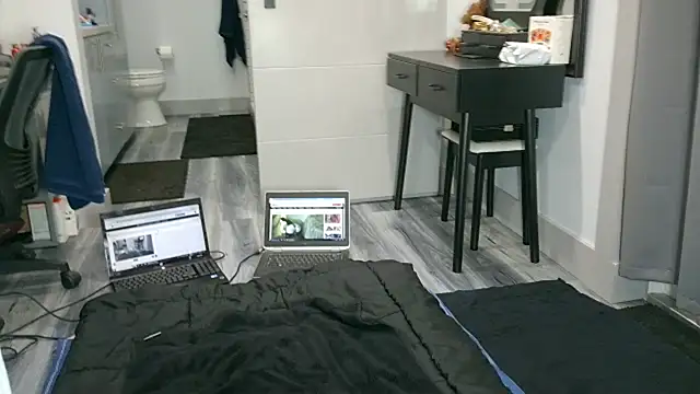 Snapshot of Smalldickcaged chatting on 05.09.26 Smalldickcaged online show from 05.09.26