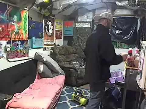CloudDadddyyy420 online show from 12.21.24