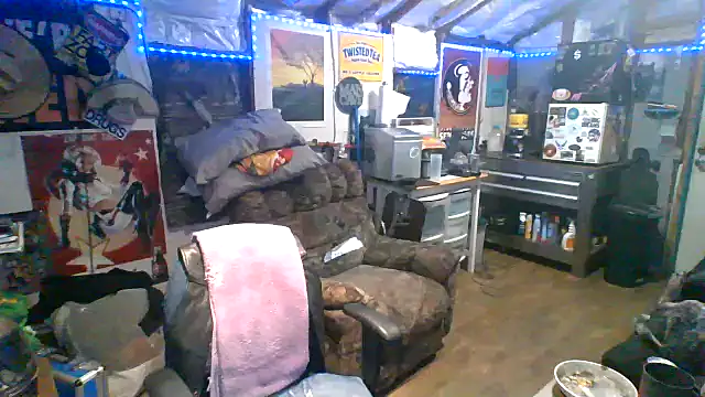 Snapshot of CloudDadddyyy420 chatting on 10.11.25 CloudDadddyyy420 online show from 10.11.25