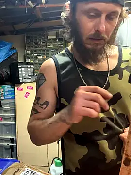 Snapshot of CloudDadddyyy420 chatting on 10.19.25 CloudDadddyyy420 online show from 10.19.25