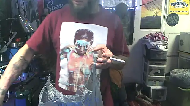 Snapshot of CloudDadddyyy420 chatting on 11.10.25 CloudDadddyyy420 online show from 11.10.25