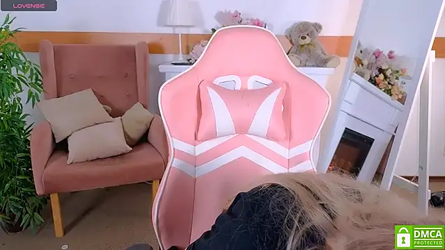 Snapshot of Grace_and__Jacob chatting on 10.21.25 Grace and Jacob online show from 10.21.25