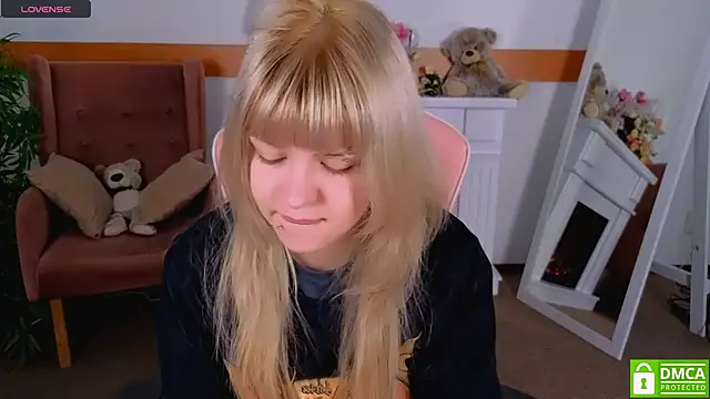 Snapshot of Grace_and__Jacob chatting on 10.26.25 Grace and Jacob online show from 10.26.25