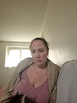 Snapshot of Wisie_Cutie chatting on 12.14.24 Wisie Cutie online show from 12.14.24