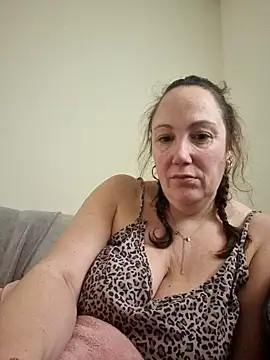 Snapshot of Wisie_Cutie chatting on 12.31.24 Wisie Cutie online show from 12.31.24